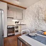 Historic With Private Garden In Old Town *